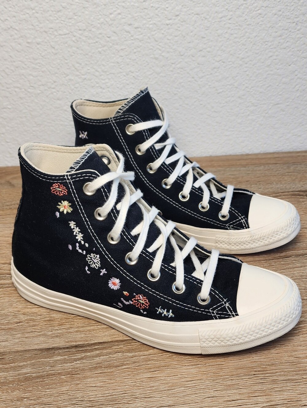 CONVERSE Chuck Taylor Embroidered Floral Black High Top Sneaker Women's 8
